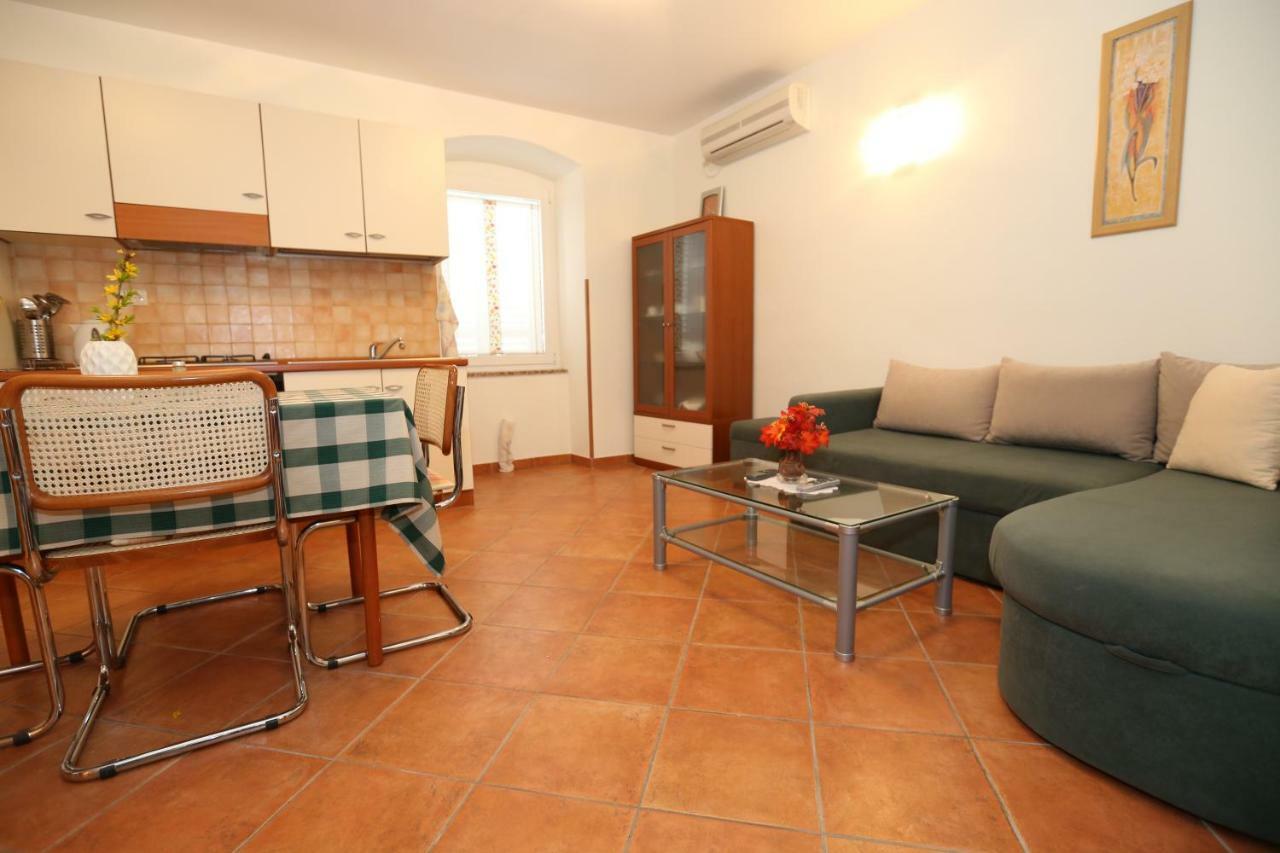 Apartment By The Sea Baska  Exterior photo