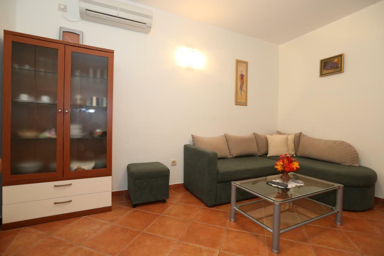 Apartment By The Sea Baska  Exterior photo